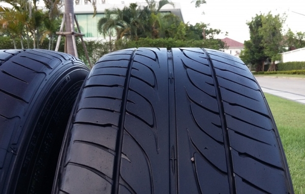 ยาง,215-50-17 Dunlop LM703 สภาพดีกลางปี11หนึ่งคู่ 1,700