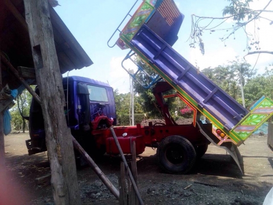 **820,000 บ.ต่อรอง/// 6ล้อดั้มดิน DECA-195 ** ขาย ISUZU DECA-195 6ล้อดั้มดิน สวยๆ ISUZU DECA FRR33H4 6HE1-195HP เครื่องดีแรงดี แห้งดี ไม่เยิ้ม เกียร์ดี ไม่มีหลุดครับ ช่วงล่างใหญ่ Fหน้า-หลัง คัสซีสวย ไม่ปะไม่ดาม กระบะดั้มเหล็ก5ตัน3.60ม.ยิงหน้า "อู่ สง