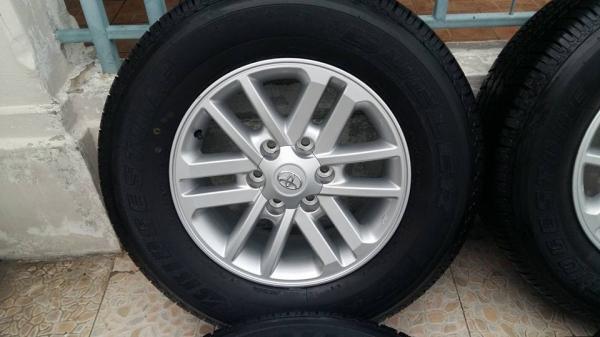 ขายล้อแม็กพร้อมยางป้ายแดง fortuner/vigo 17" พร้อมยางปี15 สนใจติดต่อเล็กคลองสามครับ 081-3747940