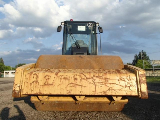 รถบด 18 ตัน CAT CS76XT-CYX***** ปี2010  4554ชม. หากรอของได้ 30-45 วัน ติดต่อคุยกันได้เลยครับ