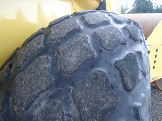 รถบด 19-20 ตัน BOMAG 219D-4  ปี2010   5733ชม. หากรอของได้ 30-45 วัน ติดต่อคุยกันได้เลยครับ