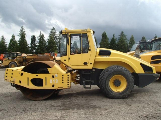 รถบด 19-20 ตัน BOMAG 219D-4  ปี2010   5733ชม. หากรอของได้ 30-45 วัน ติดต่อคุยกันได้เลยครับ