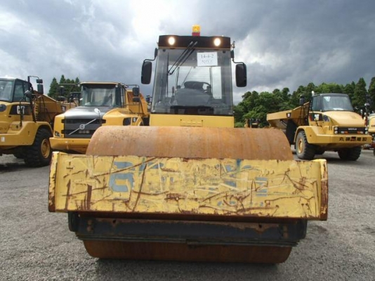 รถบด 19-20 ตัน BOMAG 219D-4  ปี2010   5733ชม. หากรอของได้ 30-45 วัน ติดต่อคุยกันได้เลยครับ