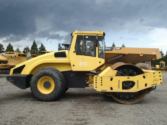 รถบด 19-20 ตัน BOMAG 219D-4  ปี2010   5733ชม. หากรอของได้ 30-45 วัน ติดต่อคุยกันได้เลยครับ