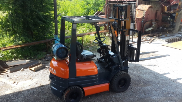 ขายรถยก1.5..งาสไสด์L.R.137000....รุ่น6