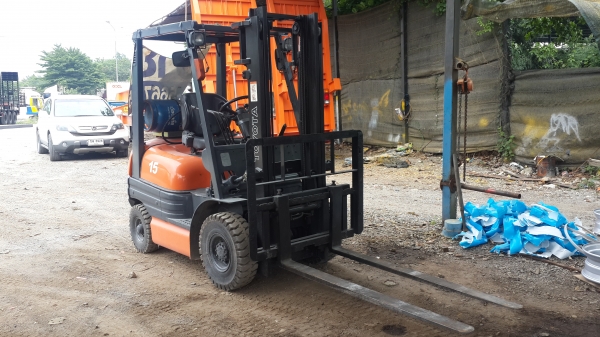 ขายรถยก1.5..งาสไสด์L.R.137000....รุ่น6