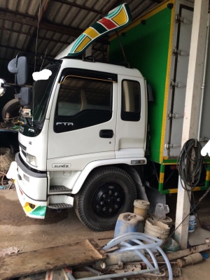 ขายรถหกล้อ ISUZU เดกก้า 200แรงม้า ตู้แห้ง10บาน ปี49 ยาว7.60เมตร ขายรถหกล้อ ISUZU เดกก้า 200แรงม้า ตู้แห้ง10บาน ปี49 ยาว7.60เมตร