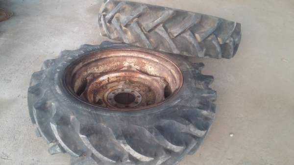 จัดส่งคุณปราณี จ.ลำปางครับขายยางหลังรถไถขอบ28 พร้อมกะทะ สภาพพร้อมใช้งาน สภาพดอกดีครับ