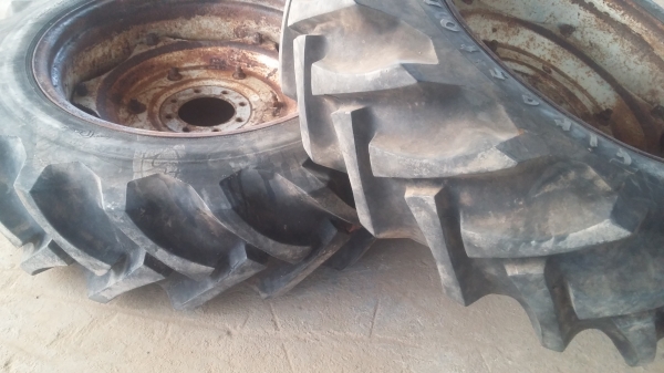 จัดส่งคุณปราณี จ.ลำปางครับขายยางหลังรถไถขอบ28 พร้อมกะทะ สภาพพร้อมใช้งาน สภาพดอกดีครับ