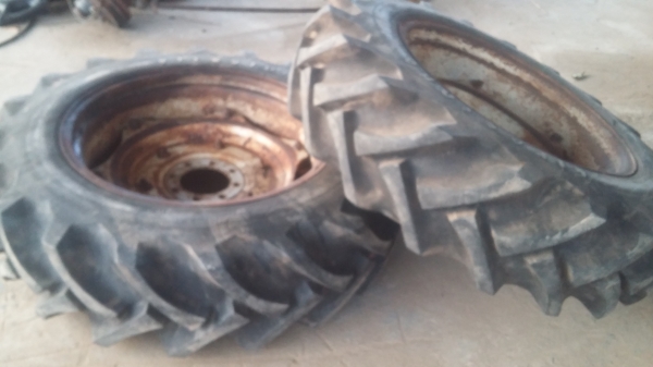 จัดส่งคุณปราณี จ.ลำปางครับขายยางหลังรถไถขอบ28 พร้อมกะทะ สภาพพร้อมใช้งาน สภาพดอกดีครับ