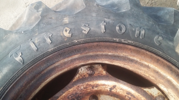 จัดส่งคุณปราณี จ.ลำปางครับขายยางหลังรถไถขอบ28 พร้อมกะทะ สภาพพร้อมใช้งาน สภาพดอกดีครับ