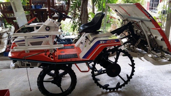 รถปลูกข้าวนั่งขับ KUBOTA  รุ่น S1-400D  เก่าญี่ปุ่น ดำนา 4 แถว สภาพสวย เครื่องยนต์ติดง่าย สภาพสวยพร้อมใช้งาน
