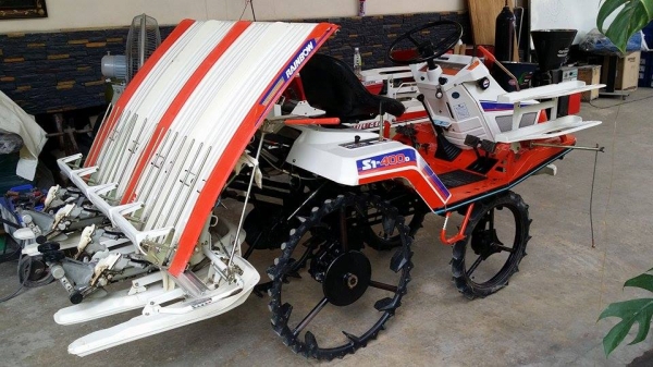 รถปลูกข้าวนั่งขับ KUBOTA  รุ่น S1-400D  เก่าญี่ปุ่น ดำนา 4 แถว สภาพสวย เครื่องยนต์ติดง่าย สภาพสวยพร้อมใช้งาน