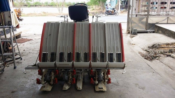 รถปลูกข้าวนั่งขับ KUBOTA  รุ่น S1-400D  เก่าญี่ปุ่น ดำนา 4 แถว สภาพสวย เครื่องยนต์ติดง่าย สภาพสวยพร้อมใช้งาน