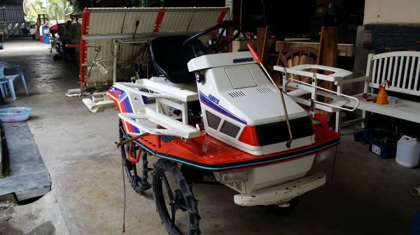 รถปลูกข้าวนั่งขับ KUBOTA  รุ่น S1-400D  เก่าญี่ปุ่น ดำนา 4 แถว สภาพสวย เครื่องยนต์ติดง่าย สภาพสวยพร้อมใช้งาน