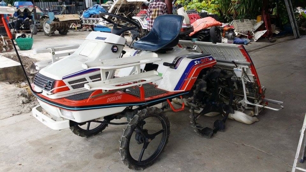 รถปลูกข้าวนั่งขับ KUBOTA  รุ่น S1-400D  เก่าญี่ปุ่น ดำนา 4 แถว สภาพสวย เครื่องยนต์ติดง่าย สภาพสวยพร้อมใช้งาน