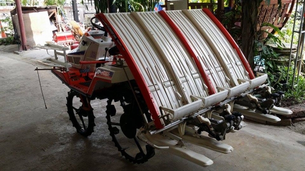 รถปลูกข้าวนั่งขับ KUBOTA  รุ่น S1-400D  เก่าญี่ปุ่น ดำนา 4 แถว สภาพสวย เครื่องยนต์ติดง่าย สภาพสวยพร้อมใช้งาน