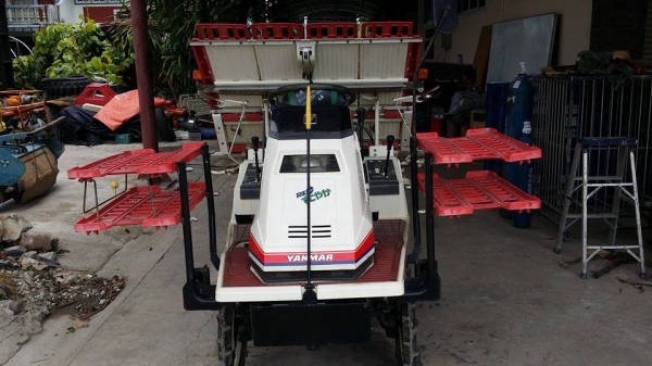 รถปลูกข้าวนั่งขับ YANMAR  RR40  (1) ดำนา 4 แถว  พร้อมกล่องหยอดปุ๋ยน้ำด้านท้าย  เก่าญี่ปุ่น สภาพสวย เครื่องยนต์ติดง่าย สภาพพร้อมใช้งาน