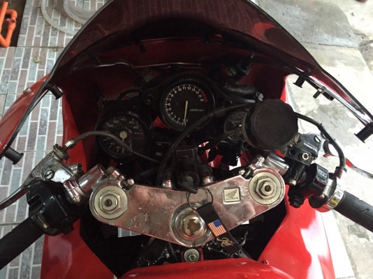 ธารนนทบุรี//ขาย HONDA CBR 400 เฟรมดูคาติ  สวยๆ ระบบเครื่อง ระบบไฟสมบูรณ์ ราคา 69,000 บาท ทะเบียนแท้