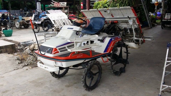 รถปลูกข้าวนั่งขับ KUBOTA รุ่น S1-500R เก่าญี่ปุ่น  ดำนา 5 แถว สภาพสวย เครื่องยนต์ติดง่าย สภาพพร้อมใช้งาน