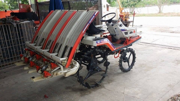 รถปลูกข้าวนั่งขับ KUBOTA รุ่น S1-500R เก่าญี่ปุ่น  ดำนา 5 แถว สภาพสวย เครื่องยนต์ติดง่าย สภาพพร้อมใช้งาน