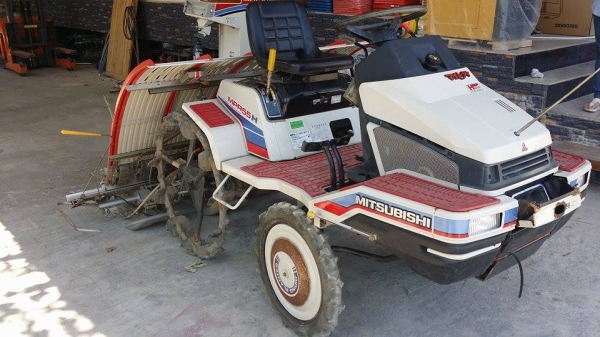 รถปลูกข้าวนั่งขับ MITSUBISHI  รุ่น MPR55H เก่าญี่ปุ่น  ดำนา 5 แถว สภาพสวย เครื่องยนต์ติดง่าย สภาพสวยพร้อมใช้งาน