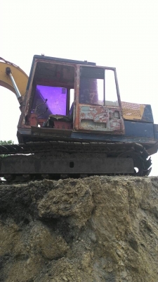 ขาย Komatsu pc120-3 ราคาย่อมเยาครับ