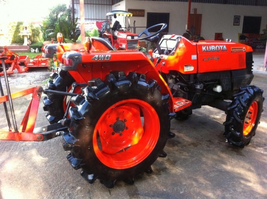 ขายรถไถ Kubota L 3408 (4WD) พร้อมเครื่องเจาะหลุม รถพร้อมใช้งานครับ