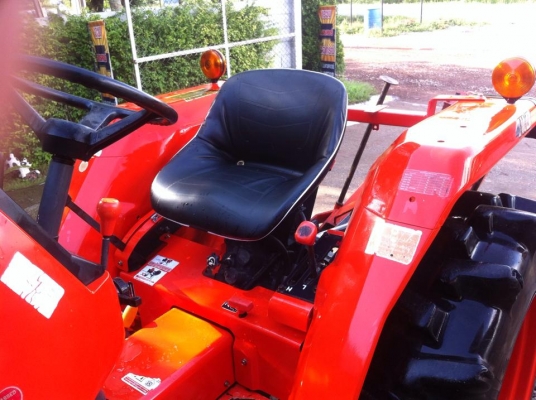 ขายรถไถ Kubota L 3408 (4WD) พร้อมเครื่องเจาะหลุม รถพร้อมใช้งานครับ ขายรถไถ Kubota L 3408 (4WD) พร้อมเครื่องเจาะหลุม รถพร้อมใช้งานครับ