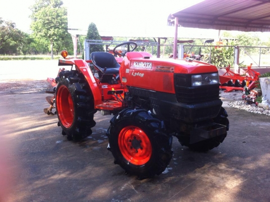 ขายรถไถ Kubota L 3408 (4WD) พร้อมเครื่องเจาะหลุม รถพร้อมใช้งานครับ ขายรถไถ Kubota L 3408 (4WD) พร้อมเครื่องเจาะหลุม รถพร้อมใช้งานครับ