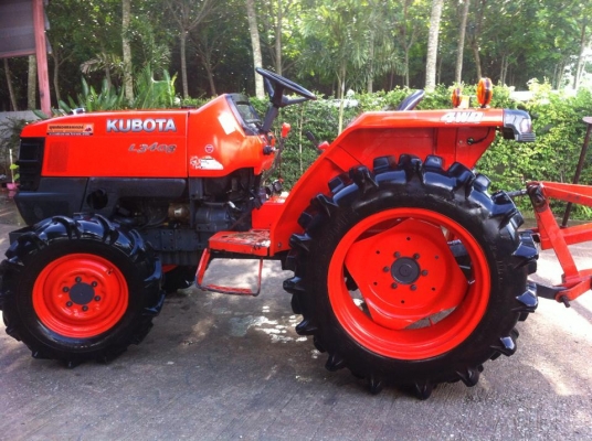 ขายรถไถ Kubota L 3408 (4WD) พร้อมเครื่องเจาะหลุม รถพร้อมใช้งานครับ ขายรถไถ Kubota L 3408 (4WD) พร้อมเครื่องเจาะหลุม รถพร้อมใช้งานครับ