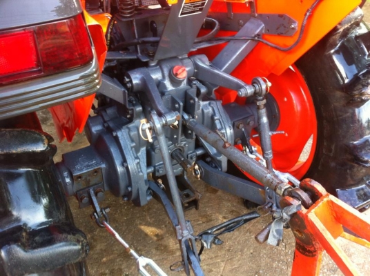 ขายรถไถ Kubota L 3408 (4WD) พร้อมเครื่องเจาะหลุม รถพร้อมใช้งานครับ