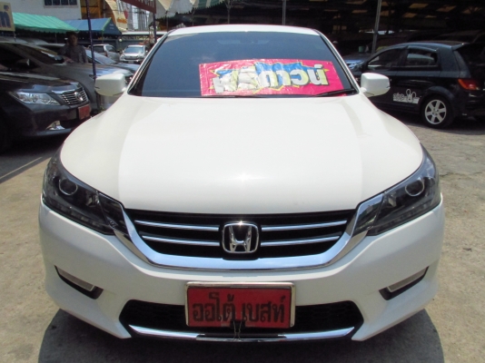 ์NEW ACCORD 2.0 DVD ปี2013 สีขาวแท้ รถสวยมีเล่มพร้อมโอน ราคา 999,000 สนใจโทร080-604-8422 ปุ้ย