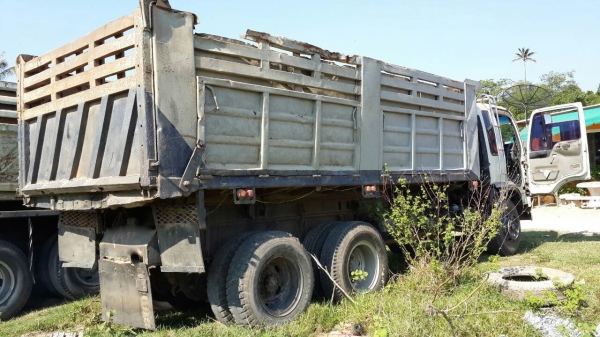 รถฮีโน่ 10 ล้อดั้ม FM3H  195 แรงม้า. ปี 37    ( * ขายตามสภาพ / ไม่มีเล่มทะเบียน. )      สนใจติดต่อ  081 - 6079515