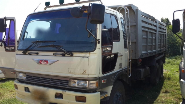 รถฮีโน่ 10 ล้อดั้ม FM3H  195 แรงม้า. ปี 37    ( * ขายตามสภาพ / ไม่มีเล่มทะเบียน. )      สนใจติดต่อ  081 - 6079515