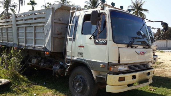 รถฮีโน่ 10 ล้อดั้ม FM3H  195 แรงม้า. ปี 37    ( * ขายตามสภาพ / ไม่มีเล่มทะเบียน. )      สนใจติดต่อ  081 - 6079515