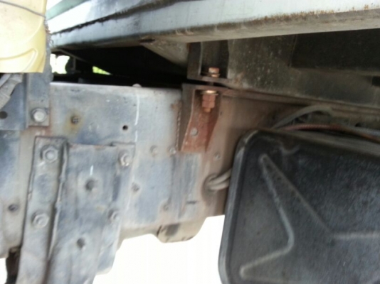 รถฮีโน่ 10 ล้อ  FL1J  ( ไม่ดั้ม )  220 แรงม้า. ปี 50   ( รถวิ่ง 4xx,xxx กว่า กม. )      สนใจติดต่อ  081 - 6079515