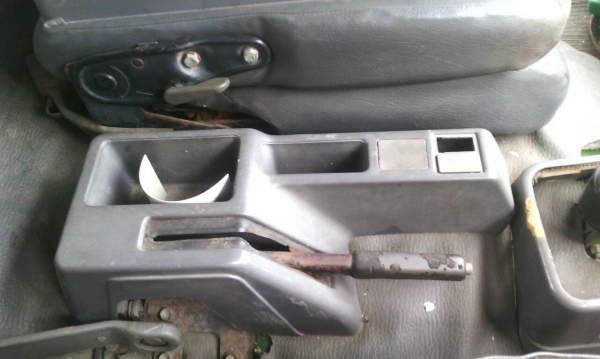 รถฮีโน่ 6 ล้อ รั้ว FC4J  145 แรงม้า. ปี 40  สนใจติดต่อ  081 - 60799515