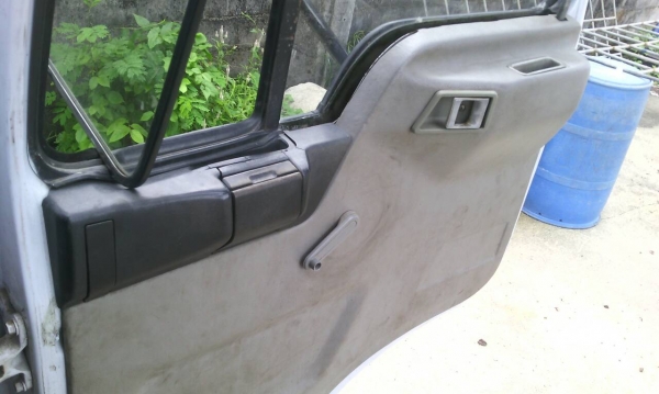 รถฮีโน่ 6 ล้อ รั้ว FC4J  145 แรงม้า. ปี 40  สนใจติดต่อ  081 - 60799515