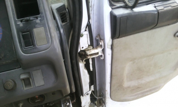 รถฮีโน่ 6 ล้อ รั้ว FC4J  145 แรงม้า. ปี 40  สนใจติดต่อ  081 - 60799515