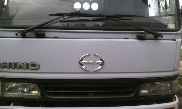 รถฮีโน่ 6 ล้อ รั้ว FC4J  145 แรงม้า. ปี 40  สนใจติดต่อ  081 - 60799515