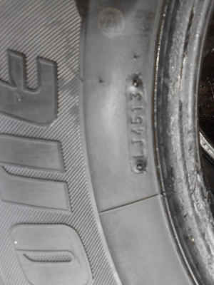 195R14 BRIDGESTONE LEO 677 มี 2 เส้น Tel.081-427-3941 195R14 BRIDGESTONE LEO 677 มี 2 เส้น Tel.081-427-3941