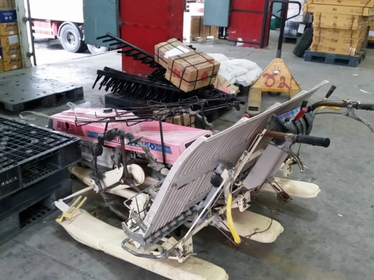 จัดส่งแล้วนะครับ - รถดำนาเดินตาม 4 แถว พร้อมใช้งาน ทางเราส่งให้ที่ขนส่ง พุทธมณฑล จัดส่งแล้วนะครับ - รถดำนาเดินตาม 4 แถว พร้อมใช้งาน ทางเราส่งให้ที่ขนส่ง พุทธมณฑล