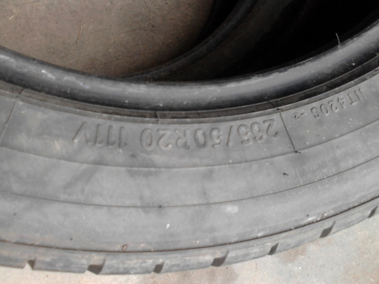 265/50R20 NITTO NT420S มี 2 เส้น tel.081-427-3941