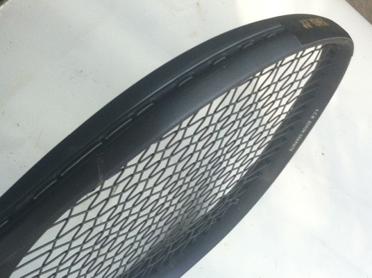 ไม้เทนนิส  YONEX ผลิตจากวัสดุคอมโพสิต อย่างดีคุณภาพสูงจากญี่ปุ่น น้ำหนักเบา สภาพสวยเก่าเก็บ