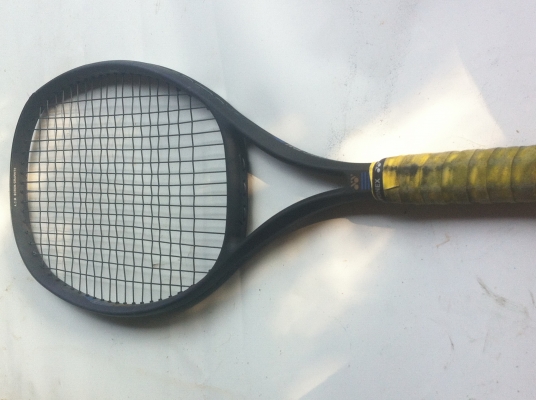 ไม้เทนนิส  YONEX ผลิตจากวัสดุคอมโพสิต อย่างดีคุณภาพสูงจากญี่ปุ่น น้ำหนักเบา สภาพสวยเก่าเก็บ