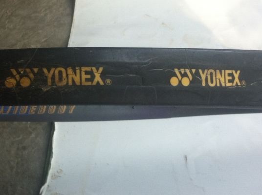 ไม้เทนนิส  YONEX ผลิตจากวัสดุคอมโพสิต อย่างดีคุณภาพสูงจากญี่ปุ่น น้ำหนักเบา สภาพสวยเก่าเก็บ