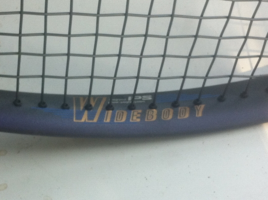 ไม้เทนนิส  YONEX ผลิตจากวัสดุคอมโพสิต อย่างดีคุณภาพสูงจากญี่ปุ่น น้ำหนักเบา สภาพสวยเก่าเก็บ