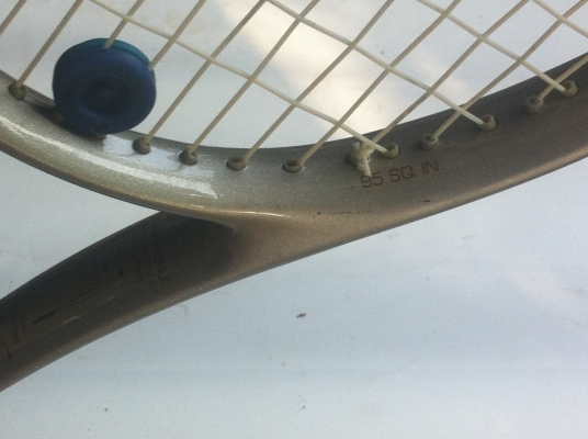 ไม้ เทนนิส Wilson รุ่น DUAL TAPER BEAM  ผลิตจากวัสดุคอมโพสิต อย่างดีคุณภาพสูงจากญี่ปุ่น น้ำหนักเบา สภาพสวยเก่าเก็บ