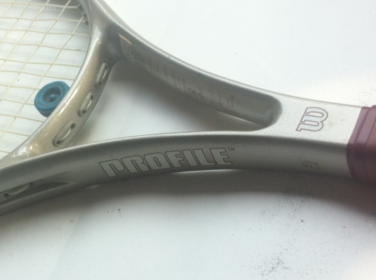 ไม้ เทนนิส Wilson รุ่น DUAL TAPER BEAM  ผลิตจากวัสดุคอมโพสิต อย่างดีคุณภาพสูงจากญี่ปุ่น น้ำหนักเบา สภาพสวยเก่าเก็บ